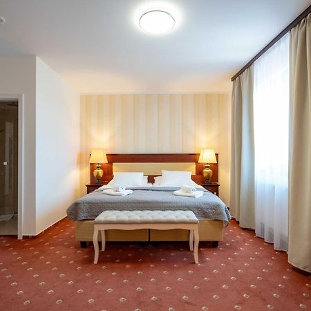 Hotel Volf Přeštice Bagian luar foto