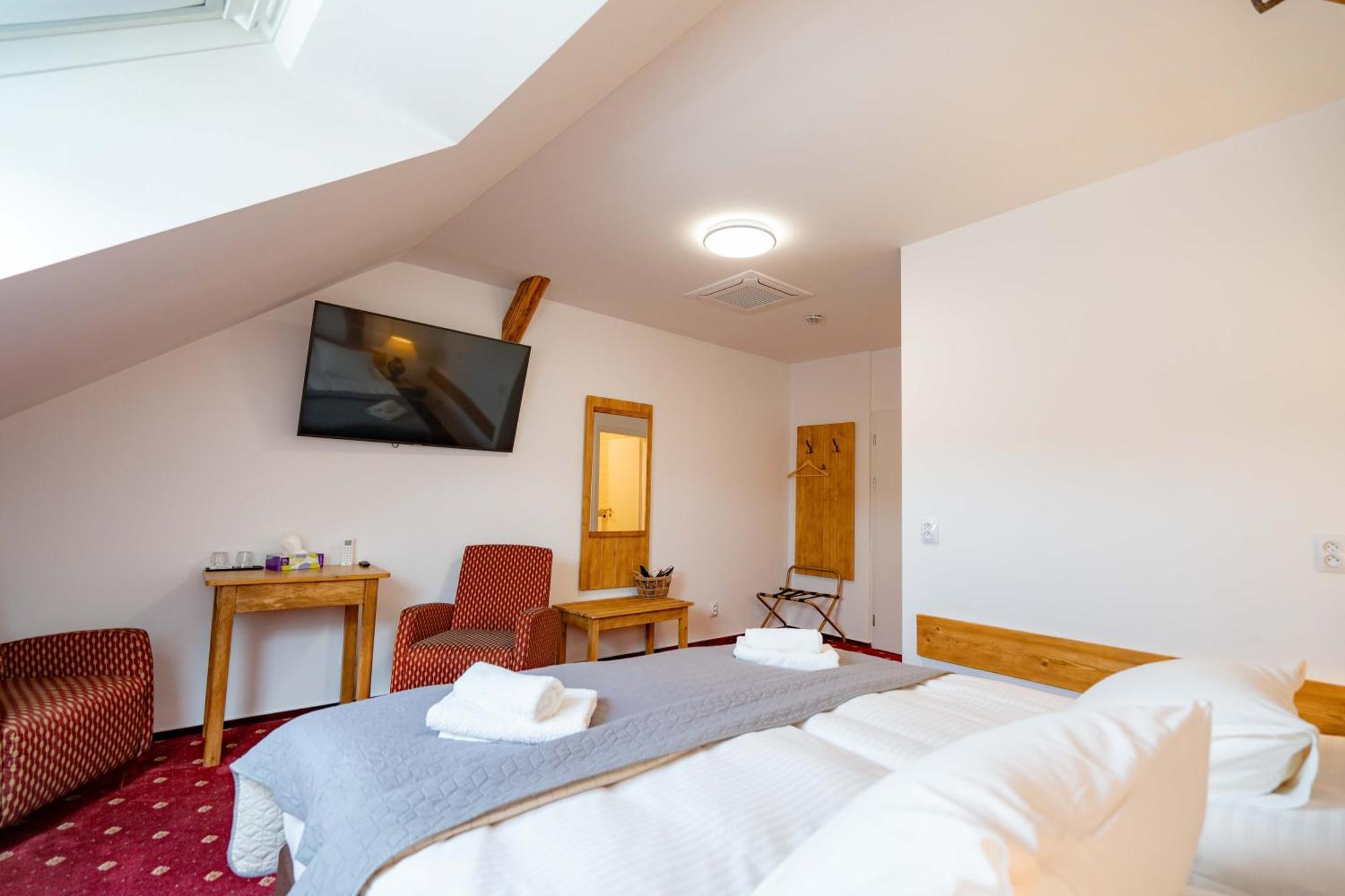 Hotel Volf Přeštice Bagian luar foto