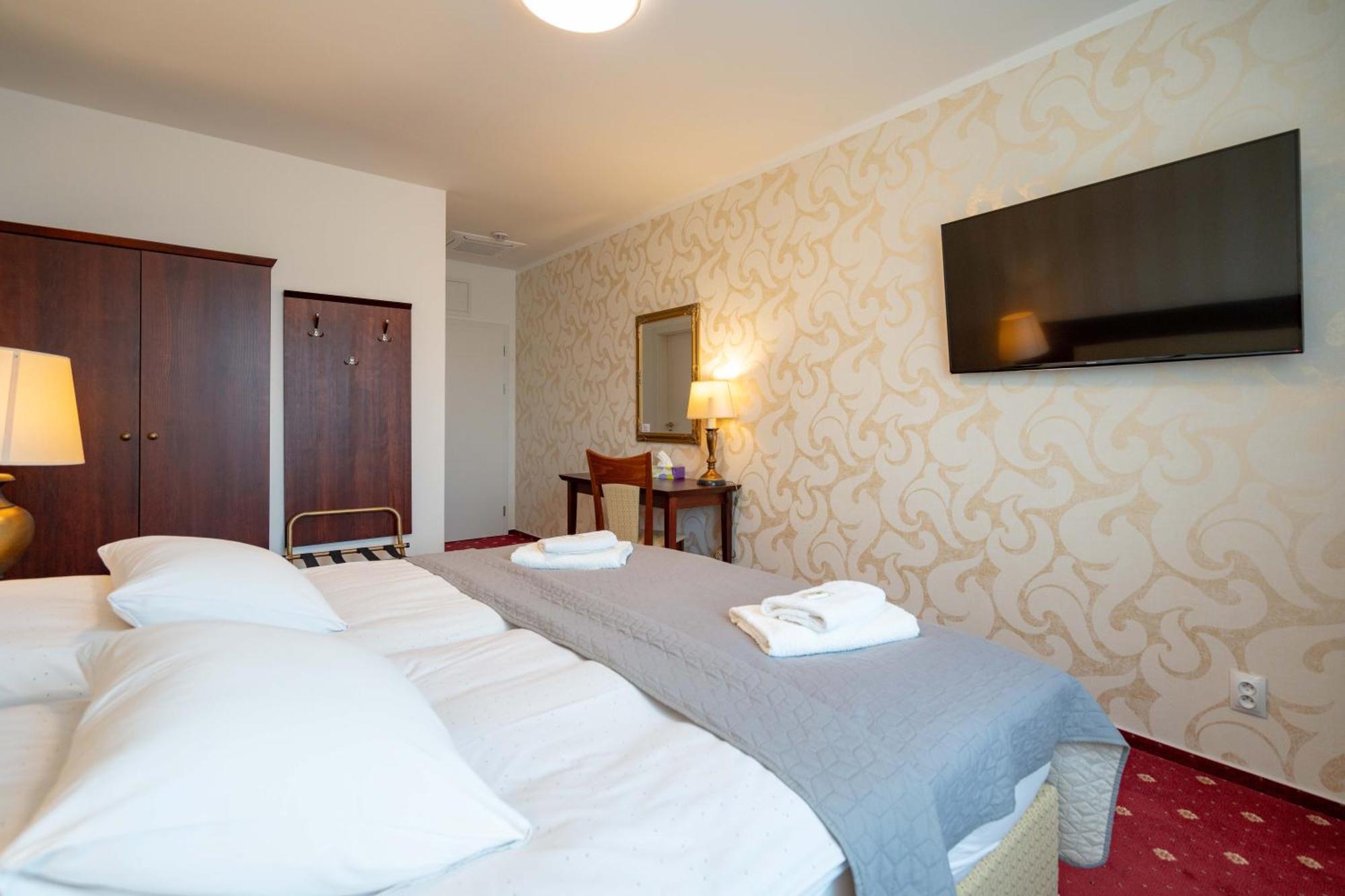 Hotel Volf Přeštice Bagian luar foto