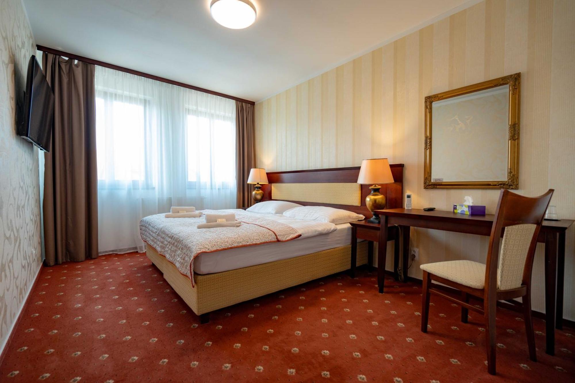 Hotel Volf Přeštice Bagian luar foto