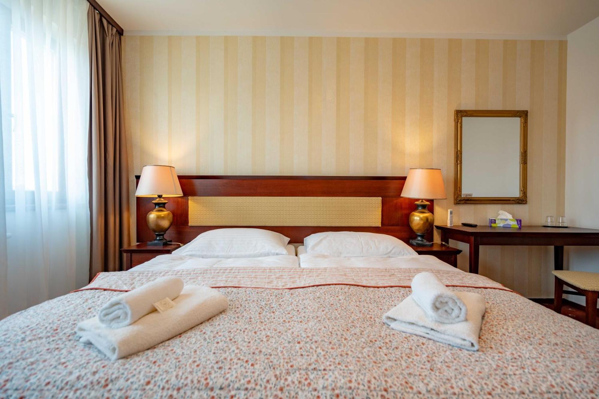 Hotel Volf Přeštice Bagian luar foto