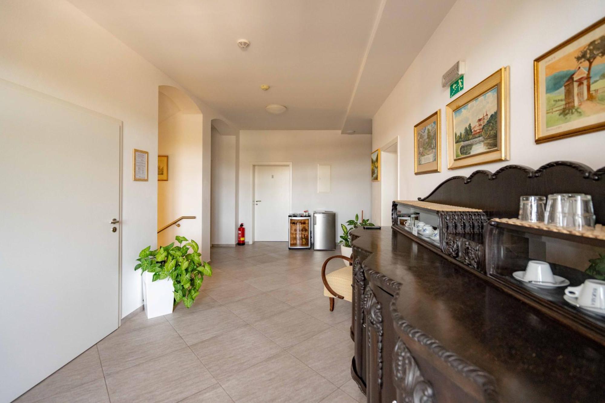 Hotel Volf Přeštice Bagian luar foto