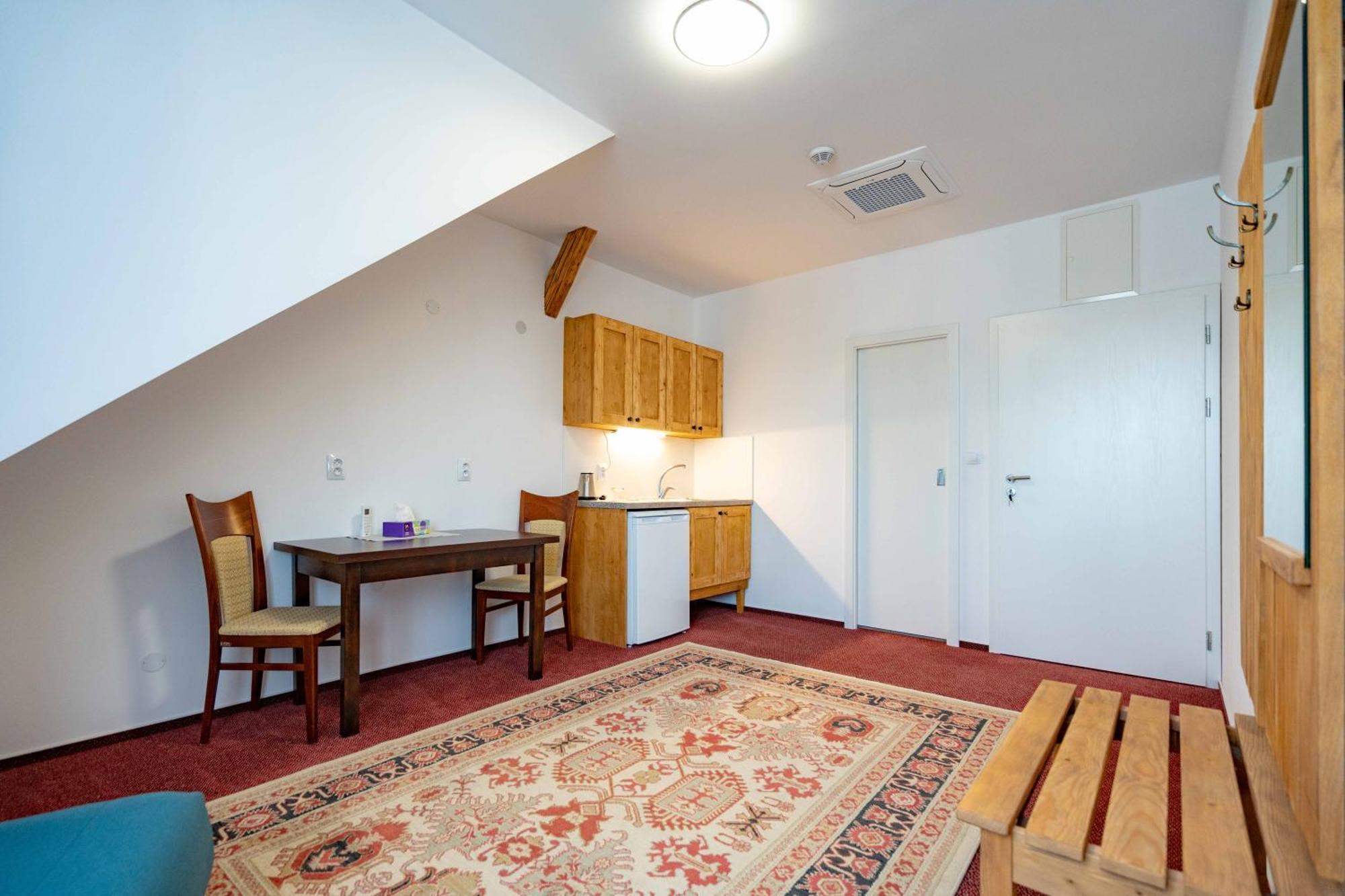 Hotel Volf Přeštice Bagian luar foto