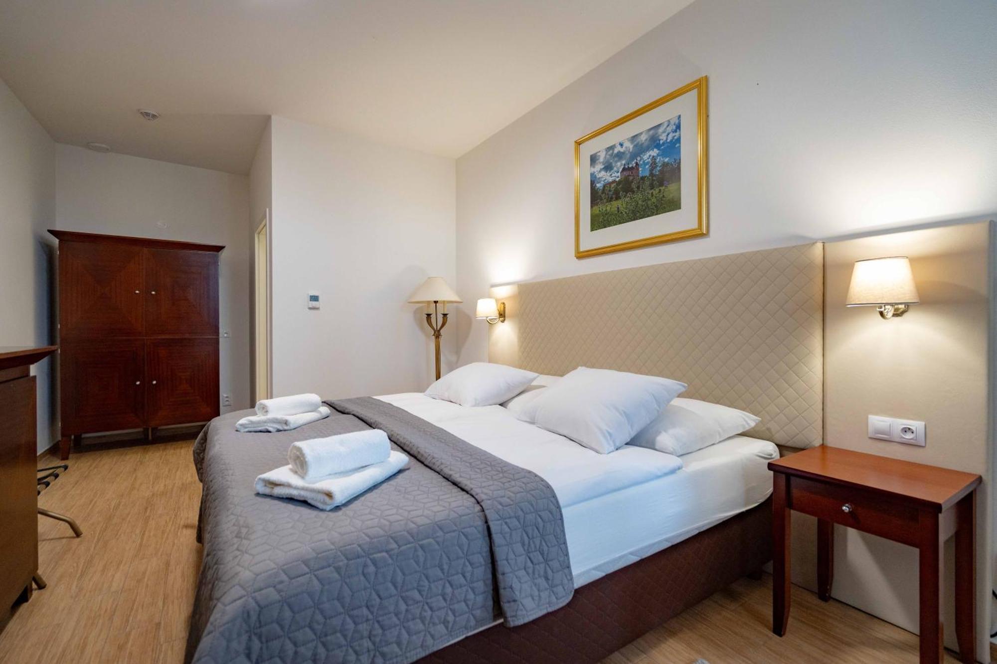Hotel Volf Přeštice Bagian luar foto