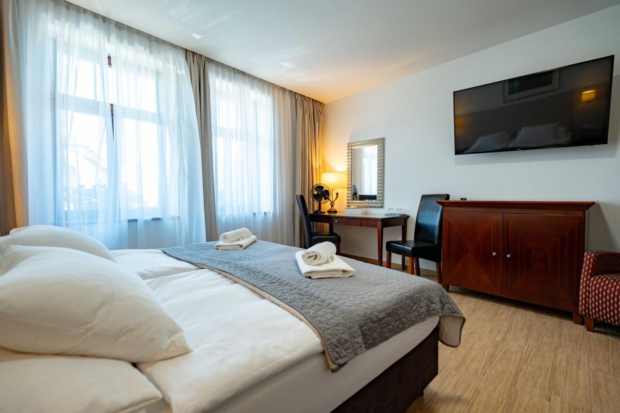 Hotel Volf Přeštice Bagian luar foto