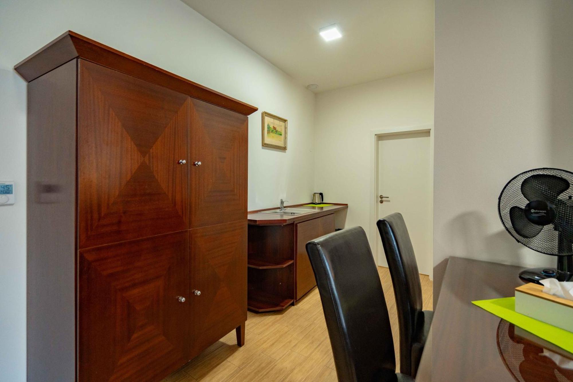 Hotel Volf Přeštice Bagian luar foto